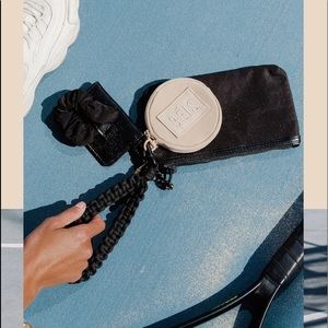 Béis NWT The wristlet set